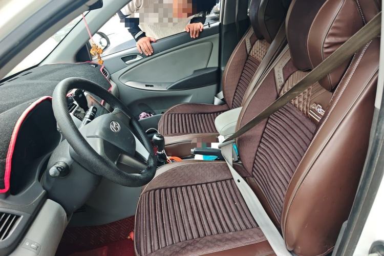 Used Hyundai Verna (older generation) 2014 1.4L Manual Smart GLS Trim Left Front Seat