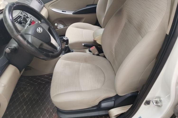 Used Hyundai Verna (older generation) 2014 1.4L Manual Smart GLS Trim Left Front Seat