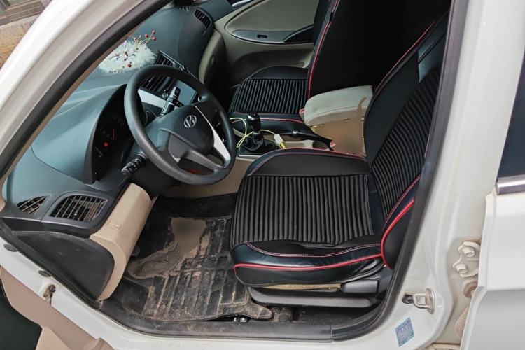 Used Hyundai Verna (older generation) 2014 1.4L Manual Smart GLS Trim Left Front Seat