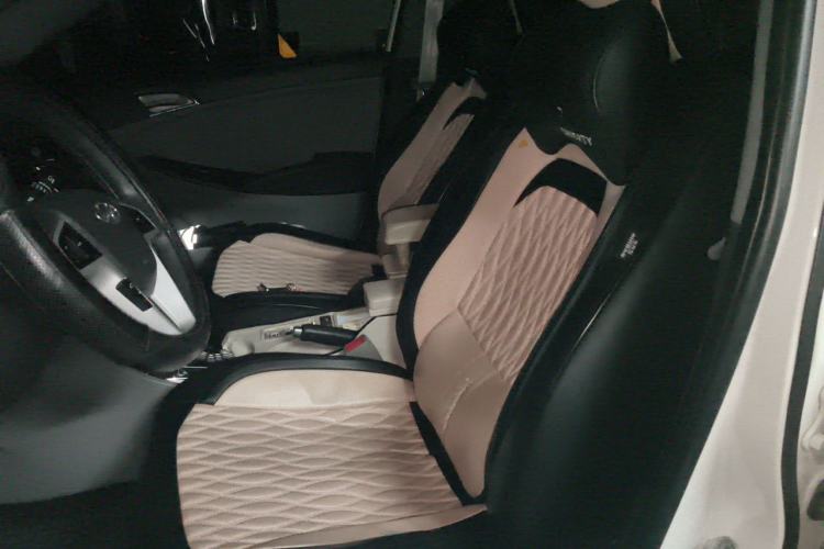 Used Hyundai Verna (older generation) 2014 1.4L Automatic Leading-Edge GLX Left Front Seat