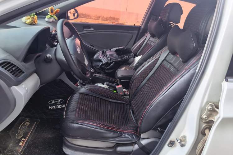 Used Hyundai Verna (older generation) 2014 1.4L Manual Smart GLS Trim Left Front Seat