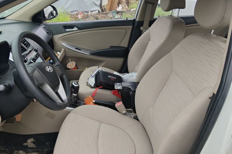 Used Hyundai Verna (older generation) 2014 1.4L Manual Fashion GS Model Left Front Seat