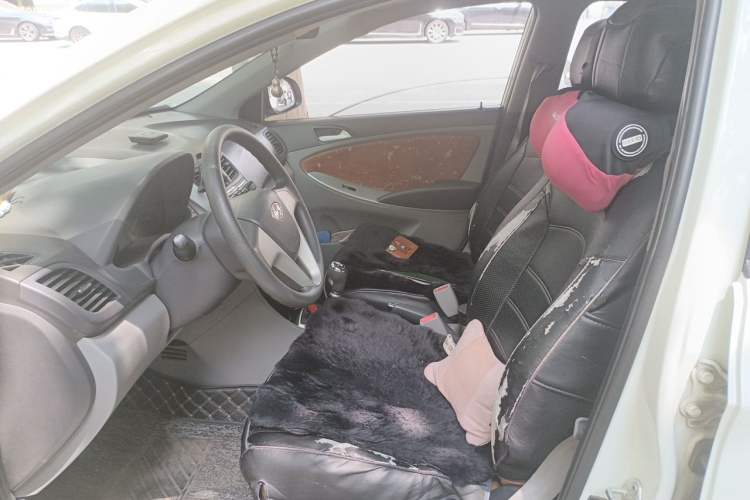 Used Hyundai Verna (older generation) 2014 1.4L Manual Smart GLS Trim Left Front Seat