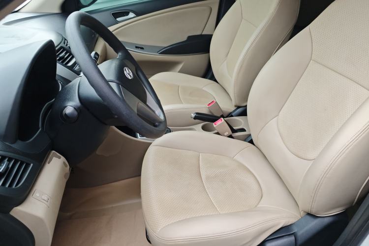 Used Hyundai Verna (older generation) 2014 1.4L Manual Smart GLS Trim Left Front Seat