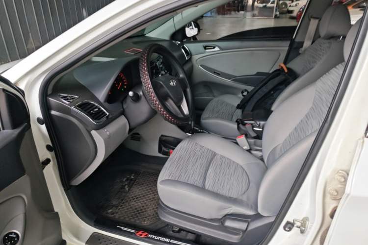 Used Hyundai Verna (older generation) 2014 1.4L Automatic Smart GLS Left Front Seat