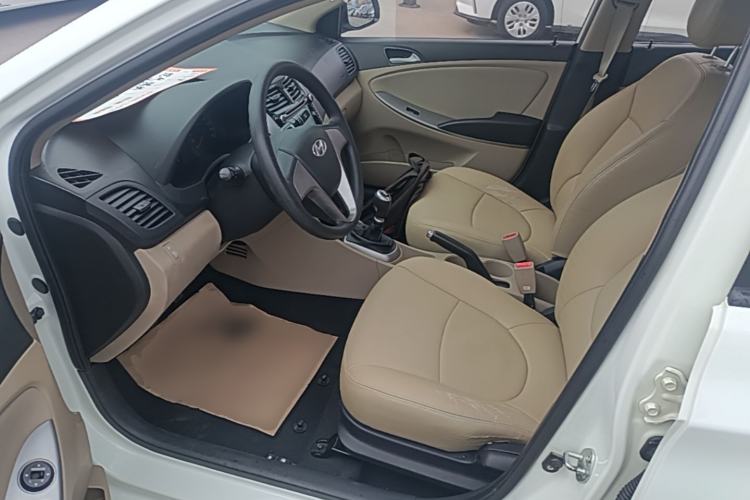 Used Hyundai Verna (older generation) 2014 1.4L Manual Smart GLS Trim Left Front Seat