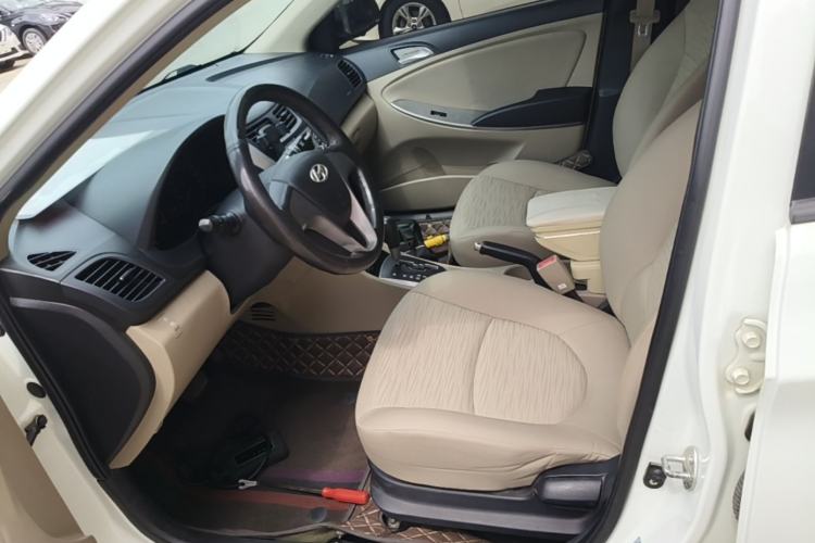 Used Hyundai Verna (older generation) 2014 1.4L Automatic Smart GLS Left Front Seat