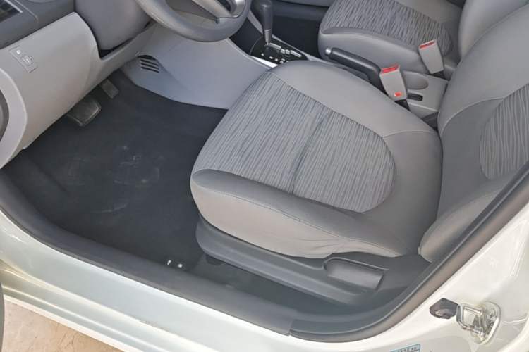 Used Hyundai Verna (older generation) 2014 1.4L Automatic Smart GLS Left Front Seat