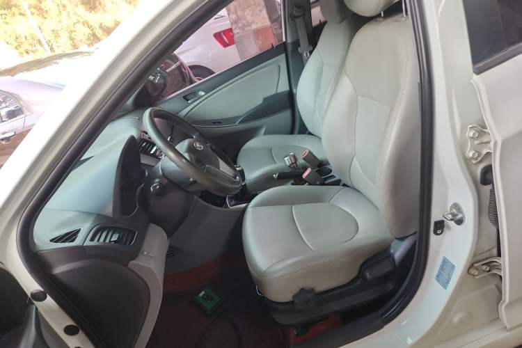 Used Hyundai Verna (older generation) 2014 1.4L Manual Top-Tier Model TOP Left Front Seat