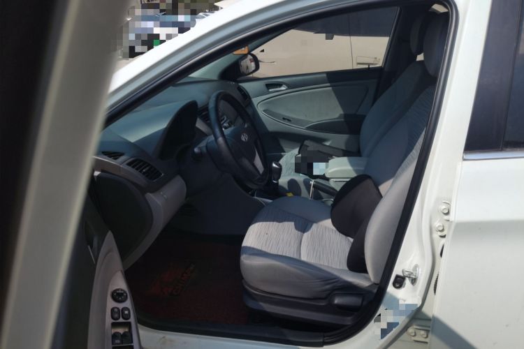 Used Hyundai Verna (older generation) 2014 1.4L Manual Smart GLS Trim Left Front Seat