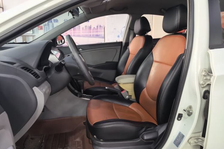 Used Hyundai Verna (older generation) 2014 1.4L Automatic Smart GLS Left Front Seat