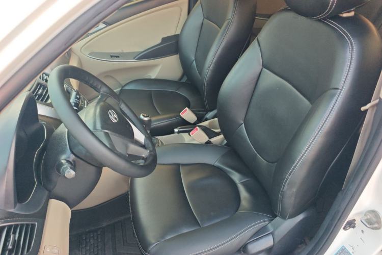 Used Hyundai Verna (older generation) 2014 1.4L Manual Smart GLS Trim Left Front Seat