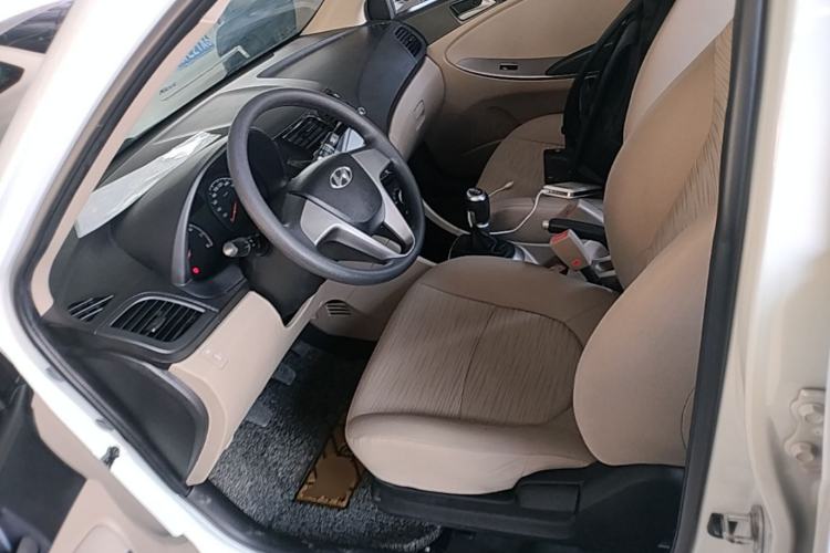 Used Hyundai Verna (older generation) 2014 1.4L Manual Smart GLS Trim Left Front Seat