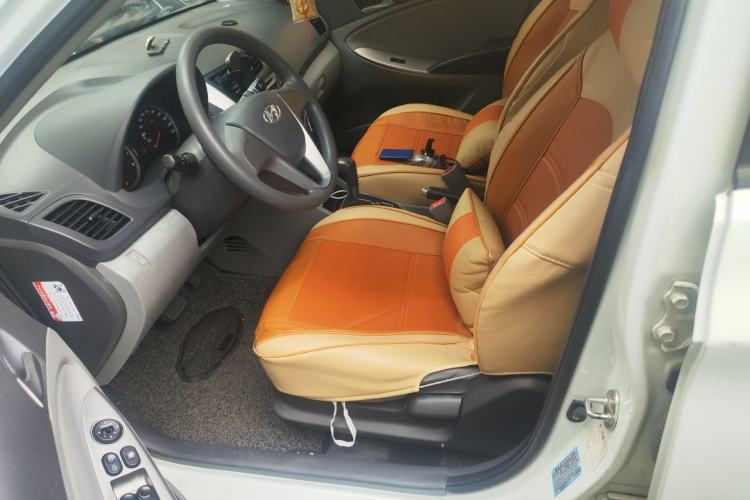 Used Hyundai Verna (older generation) 2014 1.4L Automatic Leading-Edge GLX Left Front Seat