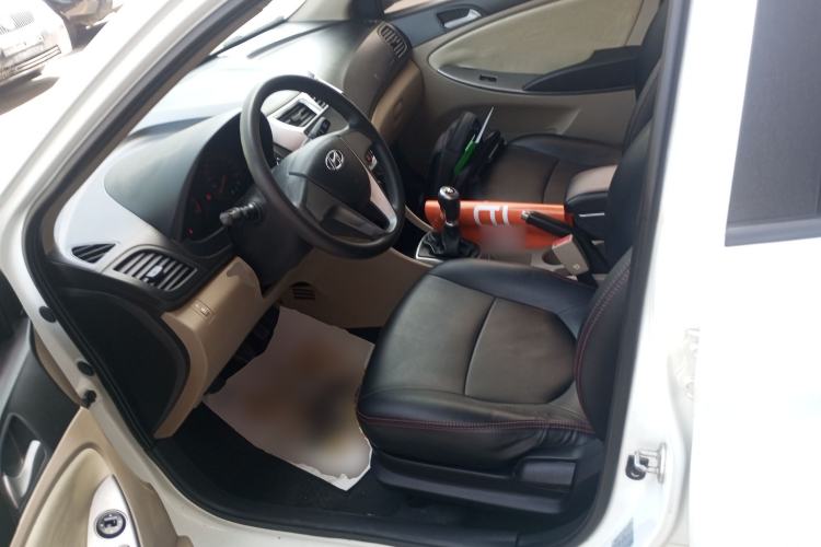 Used Hyundai Verna (older generation) 2014 1.4L Manual Smart GLS Trim Left Front Seat