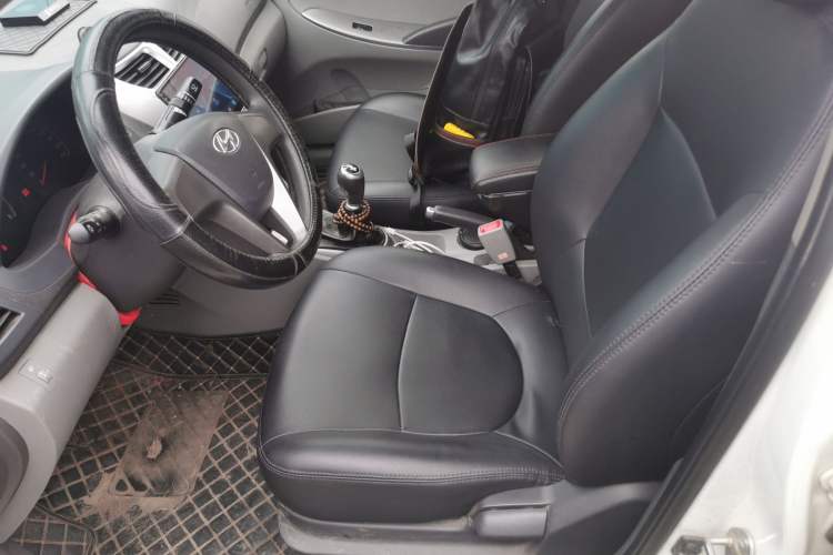 Used Hyundai Verna (older generation) 2014 1.4L Manual Smart GLS Trim Left Front Seat
