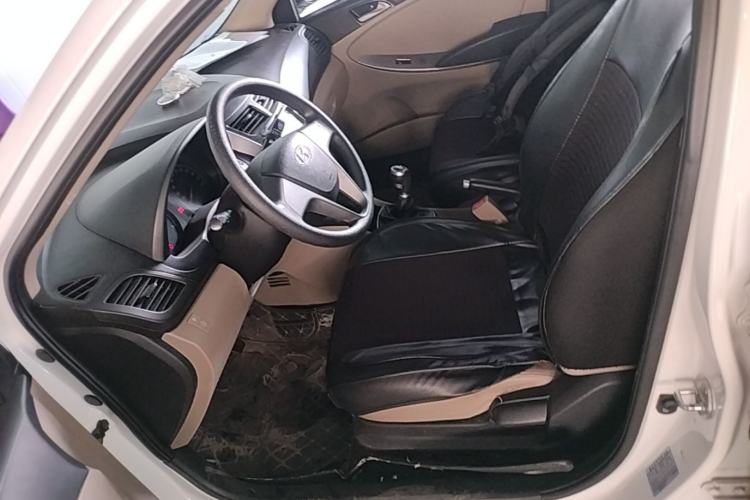 Used Hyundai Verna (older generation) 2014 1.4L Manual Smart GLS Trim Left Front Seat