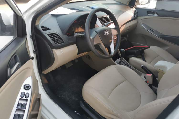 Used Hyundai Verna (older generation) 2014 1.4L Automatic Smart GLS Left Front Seat