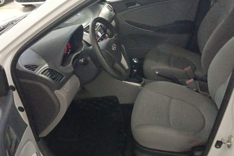 Used Hyundai Verna (older generation) 2014 1.4L Manual Smart GLS Trim Left Front Seat