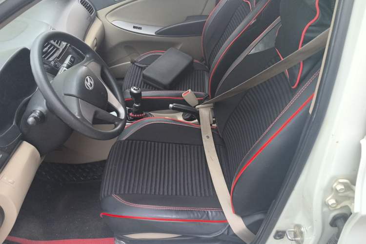 Used Hyundai Verna (older generation) 2014 1.4L Manual Smart GLS Trim Left Front Seat