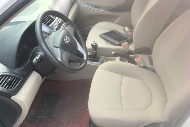 Used Hyundai Verna (older generation) 2014 1.4L Manual Smart GLS Trim Left Front Seat