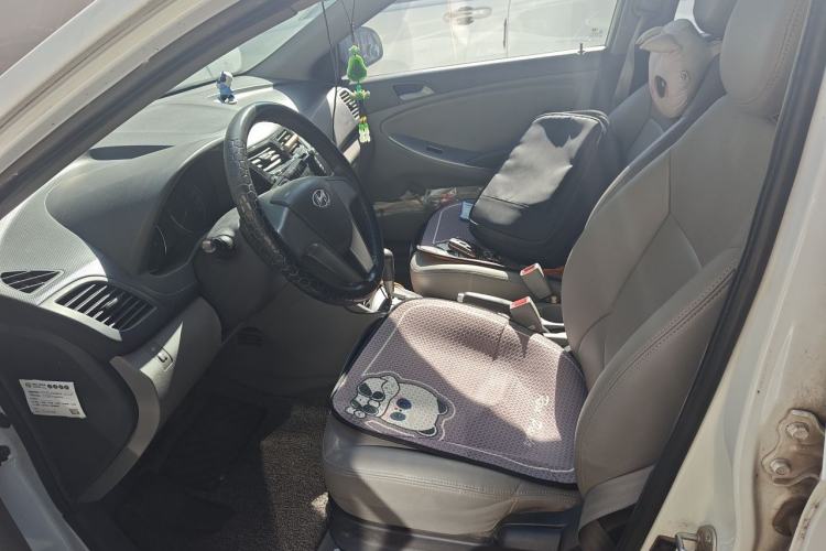 Used Hyundai Verna (older generation) 2014 1.4L Automatic Leading-Edge GLX Left Front Seat