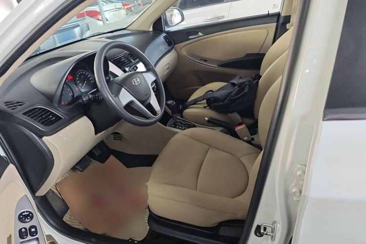 Used Hyundai Verna (older generation) 2014 1.4L Automatic Smart GLS Left Front Seat