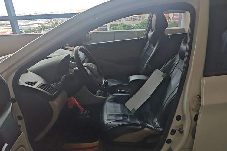 Used Hyundai Verna (older generation) 2014 1.4L Manual Smart GLS Trim Left Front Seat