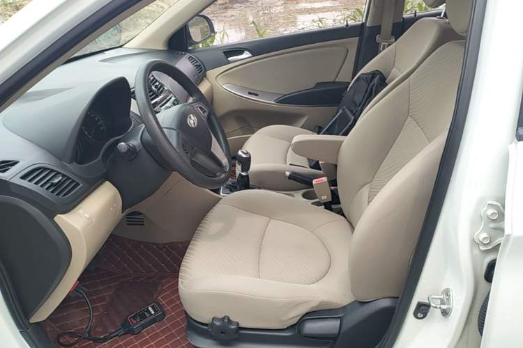 Used Hyundai Verna (older generation) 2014 1.4L Manual Top-Tier Model TOP Left Front Seat