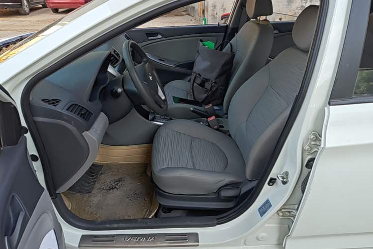 Used Hyundai Verna (older generation) 2014 1.4L Automatic Smart GLS Left Front Seat