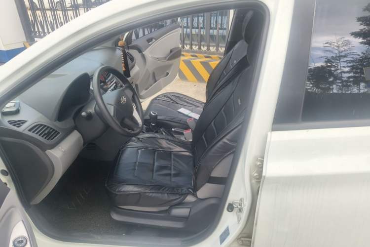 Used Hyundai Verna (older generation) 2014 1.4L Manual Smart GLS Trim Left Front Seat