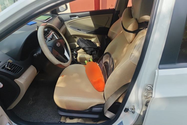 Used Hyundai Verna (older generation) 2014 1.4L Manual Smart GLS Trim Left Front Seat