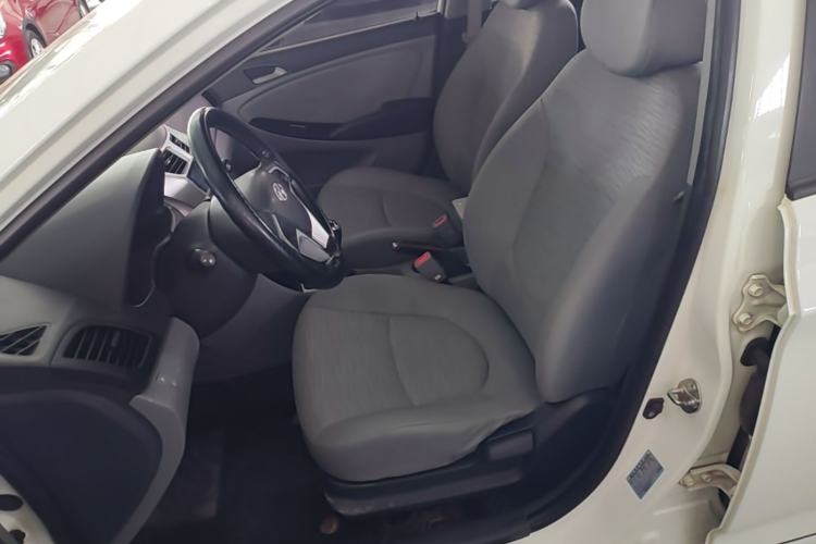 Used Hyundai Verna (older generation) 2014 1.4L Manual Smart GLS Trim Left Front Seat
