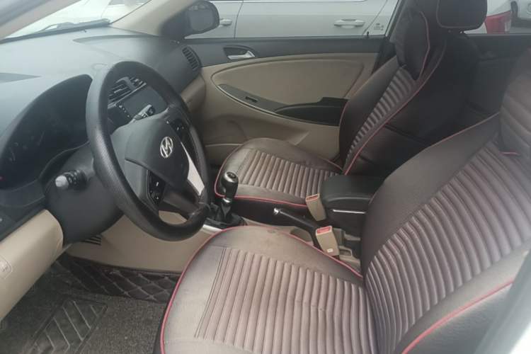 Used Hyundai Verna (older generation) 2014 1.4L Manual Smart GLS Trim Left Front Seat
