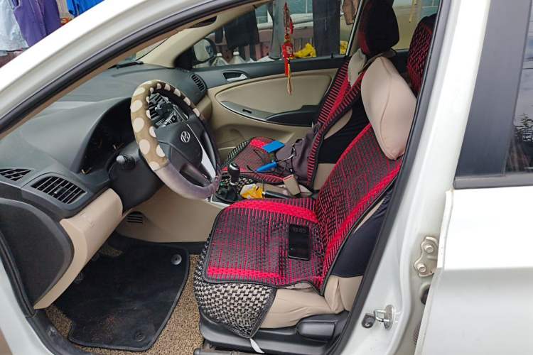 Used Hyundai Verna (older generation) 2014 1.4L Manual Smart GLS Trim Left Front Seat