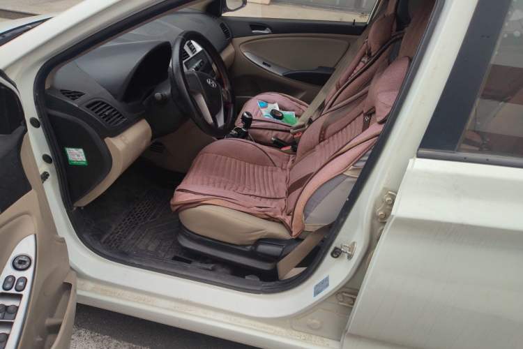 Used Hyundai Verna (older generation) 2014 1.4L Manual Smart GLS Trim Left Front Seat
