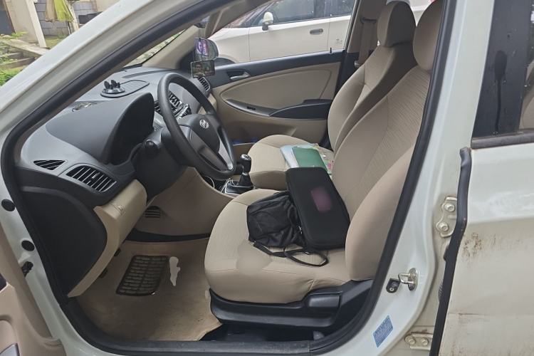 Used Hyundai Verna (older generation) 2014 1.4L Manual Smart GLS Trim Left Front Seat