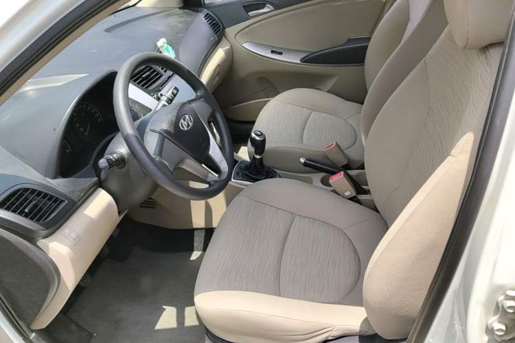 Used Hyundai Verna (older generation) 2014 1.4L Manual Smart GLS Trim Left Front Seat