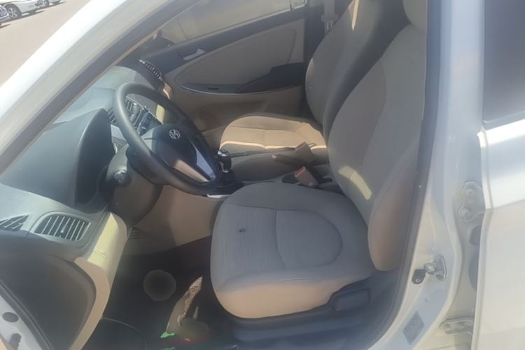 Used Hyundai Verna (older generation) 2014 1.4L Manual Smart GLS Trim Left Front Seat