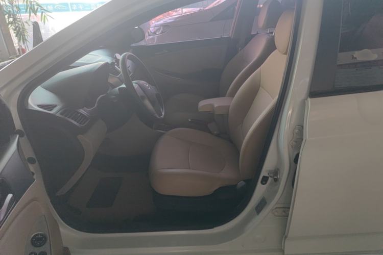 Used Hyundai Verna (older generation) 2014 1.4L Automatic Smart GLS Left Front Seat