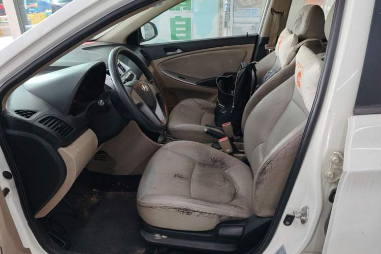 Used Hyundai Verna (older generation) 2014 1.4L Automatic Smart GLS Left Front Seat
