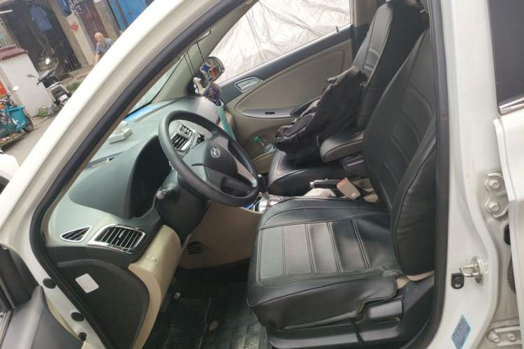 Used Hyundai Verna (older generation) 2014 1.4L Automatic Smart GLS Left Front Seat