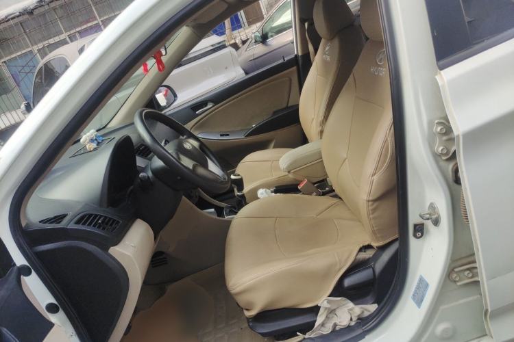 Used Hyundai Verna (older generation) 2014 1.4L Manual Smart GLS Trim Left Front Seat