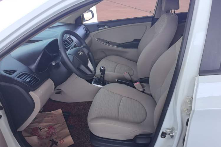 Used Hyundai Verna (older generation) 2014 1.4L Manual Smart GLS Trim Left Front Seat