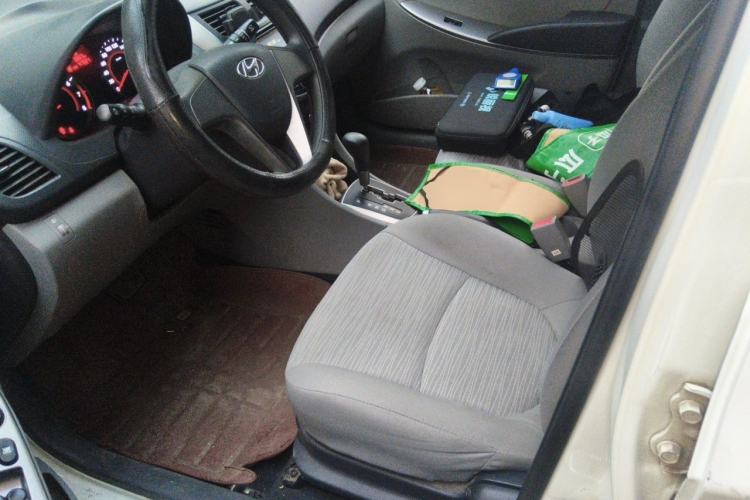 Used Hyundai Verna (older generation) 2014 1.4L Automatic Leading-Edge GLX Left Front Seat