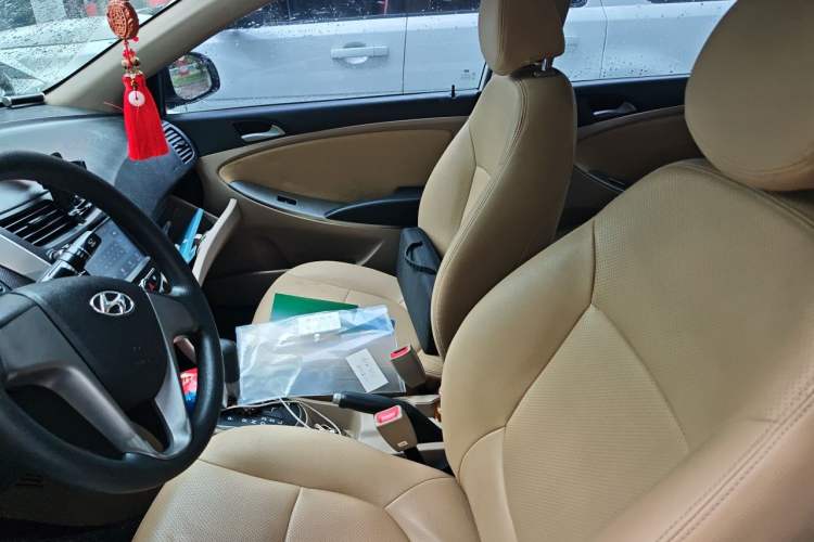Used Hyundai Verna (older generation) 2014 1.4L Automatic Smart GLS Left Front Seat