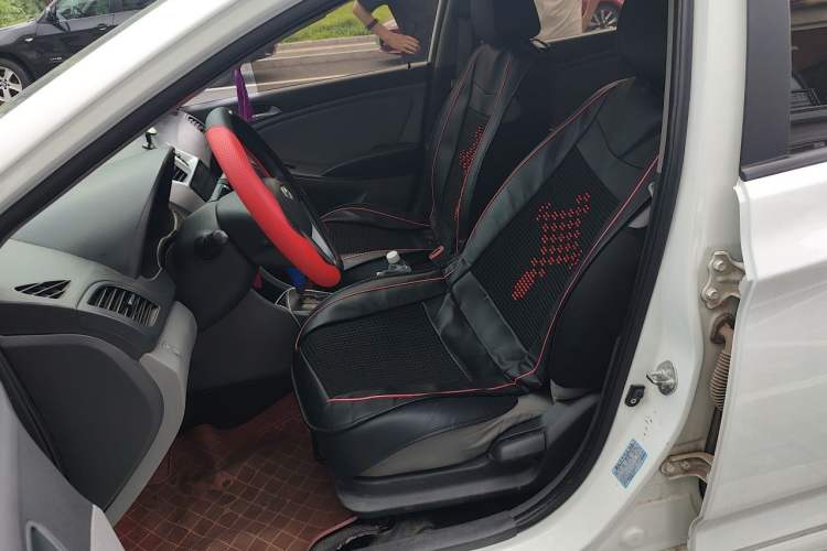 Used Hyundai Verna (older generation) 2014 1.4L Automatic Smart GLS Left Front Seat