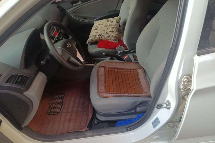 Used Hyundai Verna (older generation) 2014 1.4L Automatic Smart GLS Left Front Seat