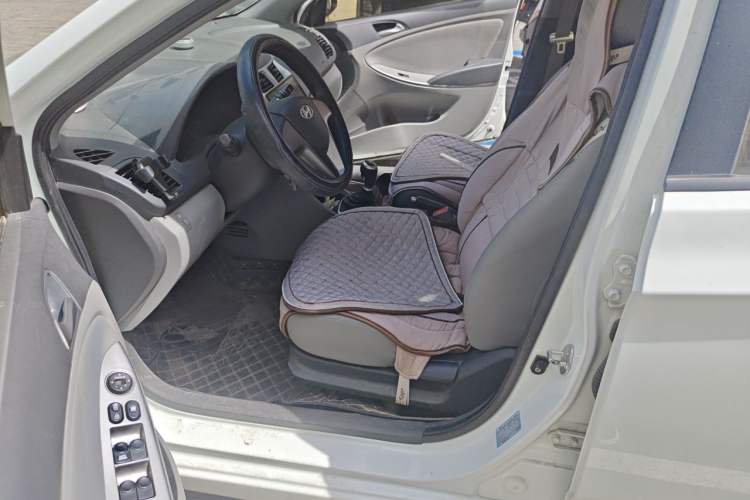 Used Hyundai Verna (older generation) 2014 1.4L Manual Smart GLS Trim Left Front Seat