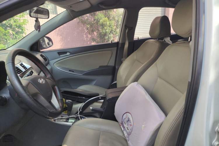 Used Hyundai Verna (older generation) 2014 1.4L Automatic Smart GLS Left Front Seat